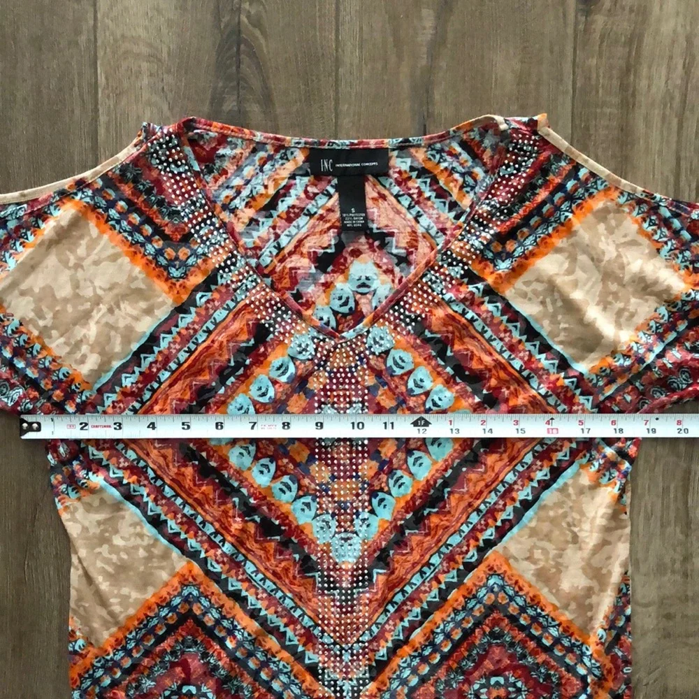 Worn once - INC INTERNATIONAL CONCEPTS Cold Shoulder Graphic Blouse - Picture 7 of 7